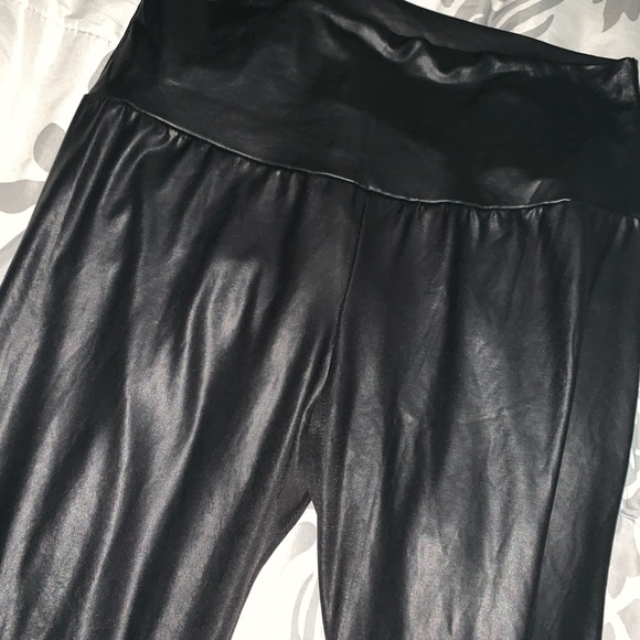 High Waist Leggings - Picture 1 of 4